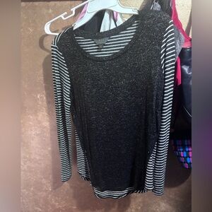 Mi Women's Black and White Striped Top